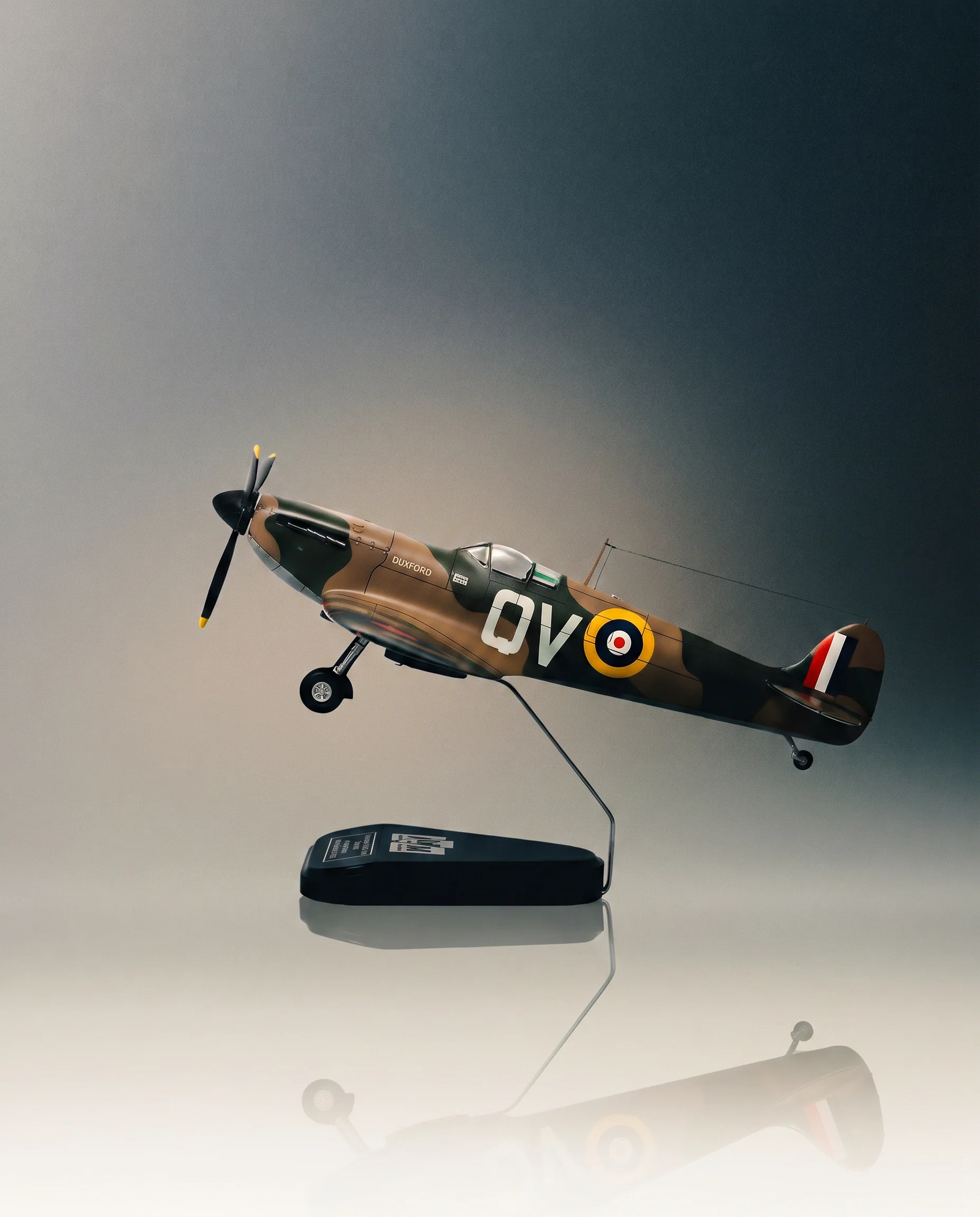 IWM Spitfire Mk1a N3200 Model - Image 4